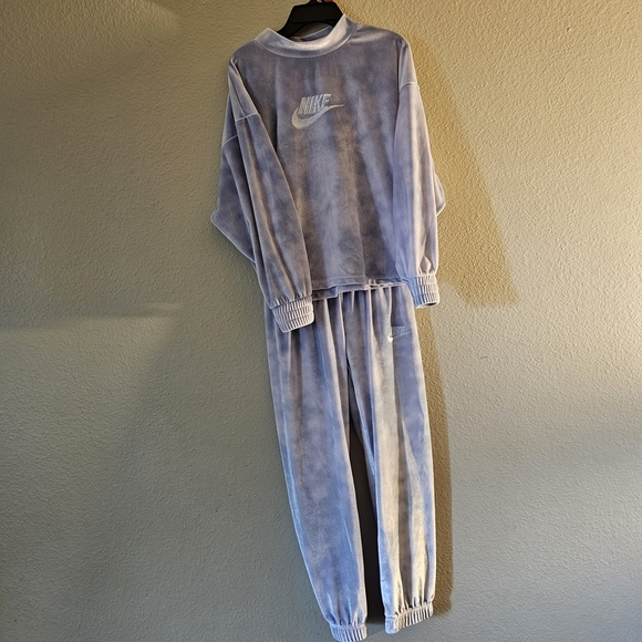 Nike Kids Velor Jogger Set in Soft Blue and White - Picture 2 of 12